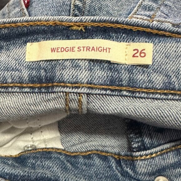 Levi's Wedgie Straight Jeans in Bridge of Bellflower Light Wash Button Fly - Picture 6 of 8